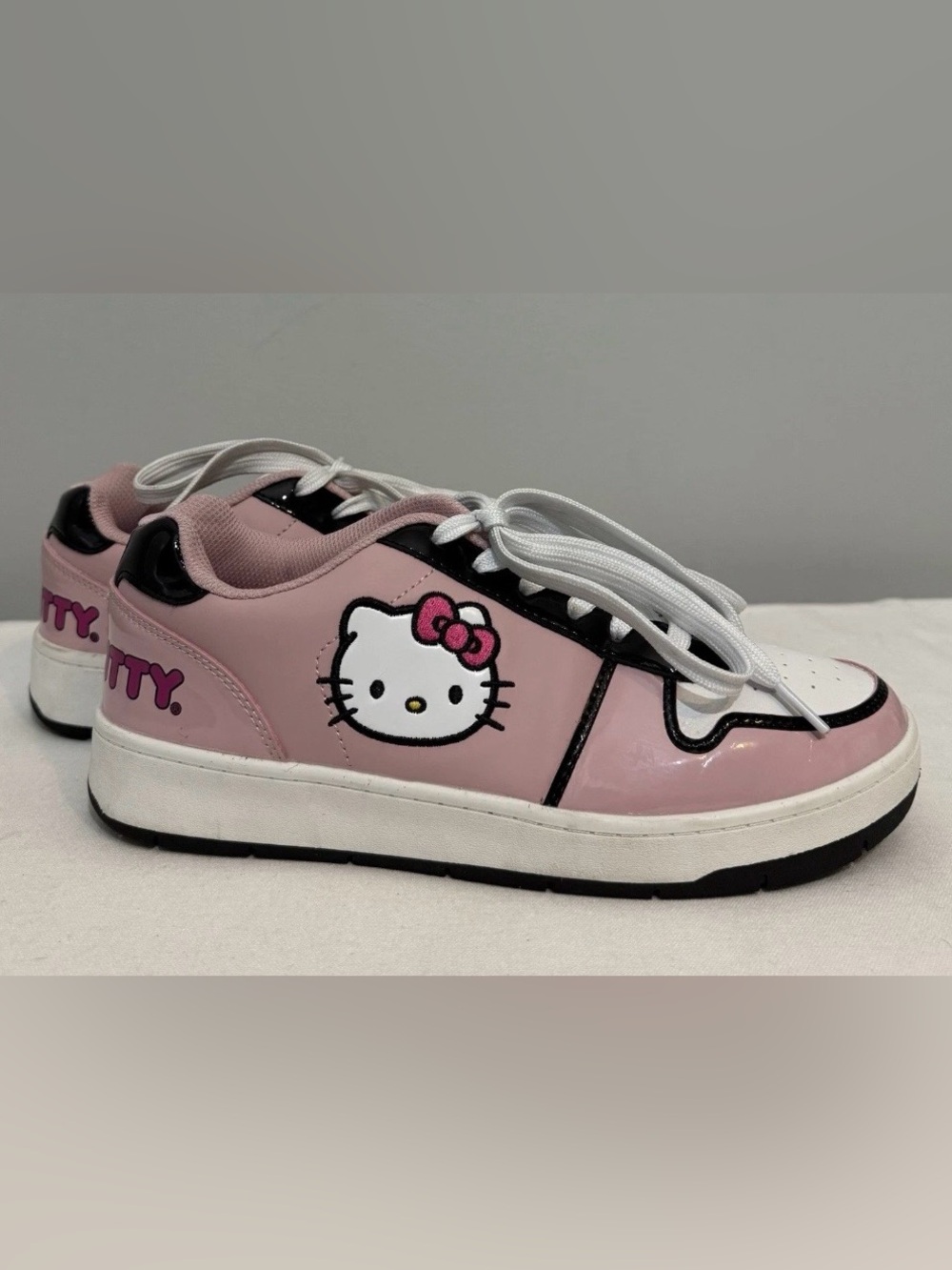 Hello Kitty Pink Women’s Size 9 Sneakers Athletic Shoes